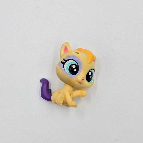 Littlest Pet Shop Fuzzette Fluffball #49 Cat Surprise Families LPS Toy 2016 Read - Picture 2 of 8